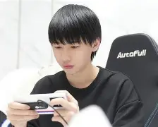 Lanbo-F1季后赛焦点战：闽南天狼队翻盘江畔白虎队，外线火力全开。主场山呼海啸的简单介绍