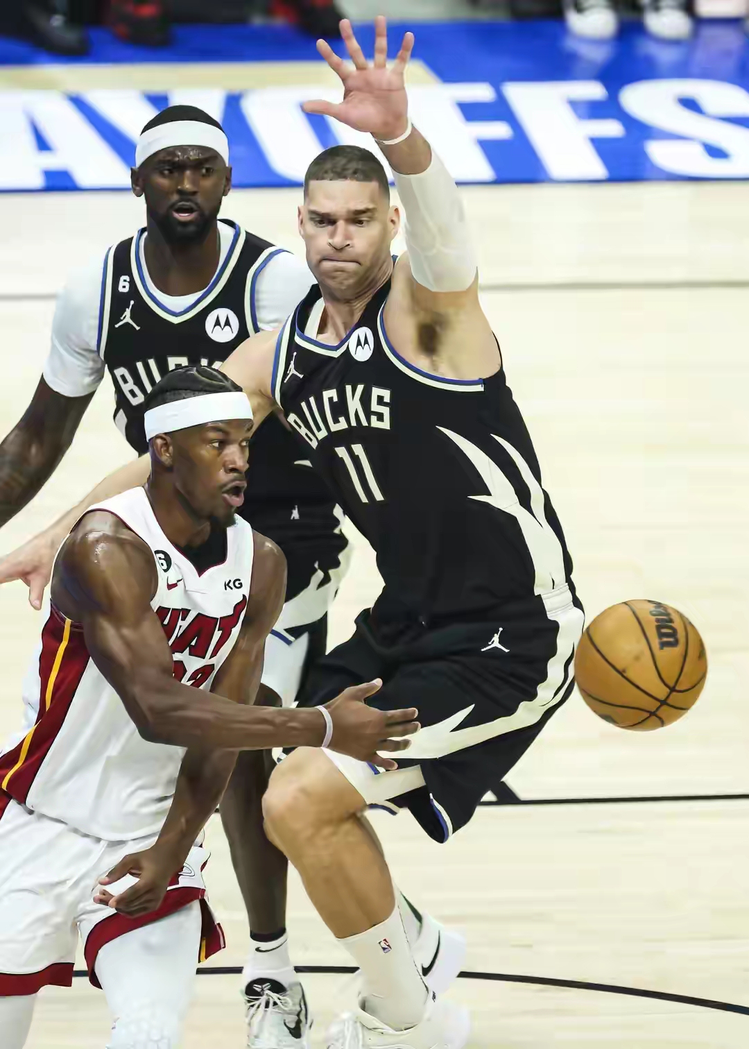 兰博竞技-包含Ming连续十五场比赛得分超过突破纪录，雄鹿挑战极限！的词条