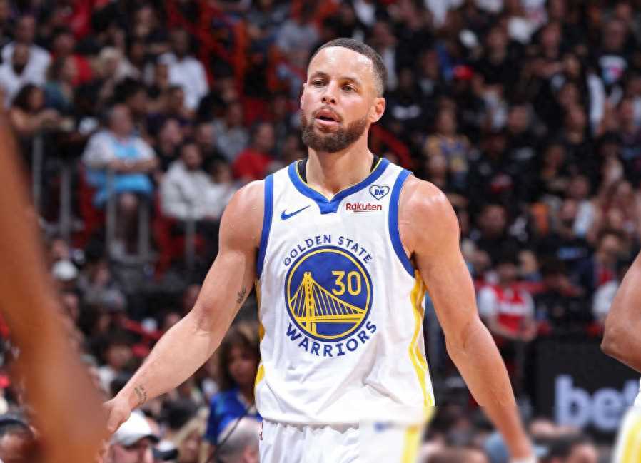 兰博竞技-库里关键节点高光表现，法国队带队取胜！的简单介绍