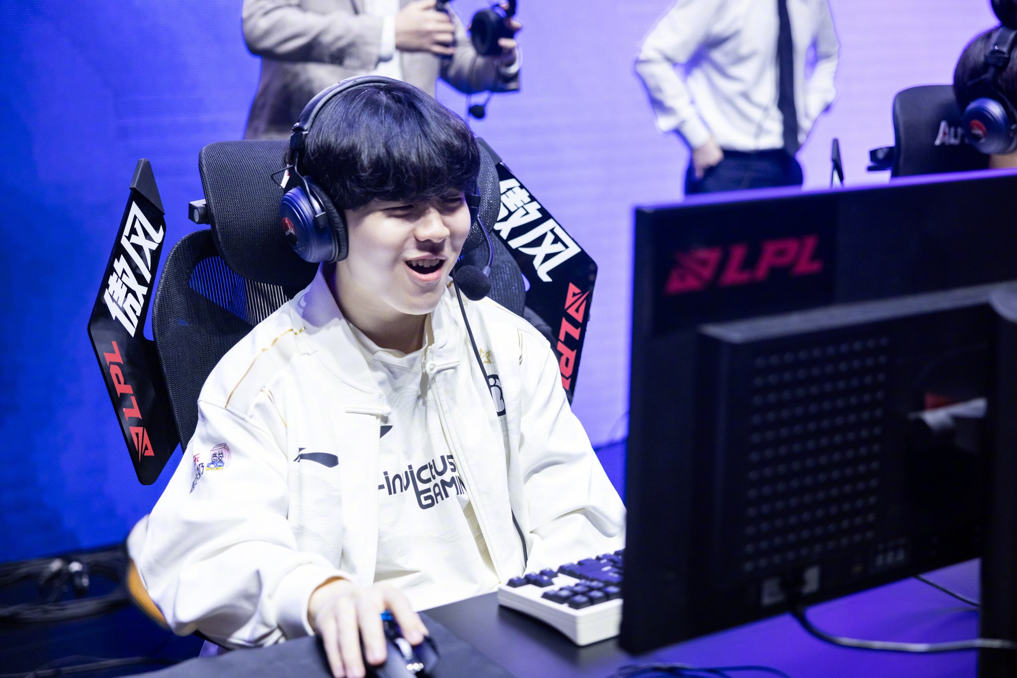 兰博竞技-Rookie回归赛场，出色防守首场状态亮眼，G2观众沸腾！的简单介绍