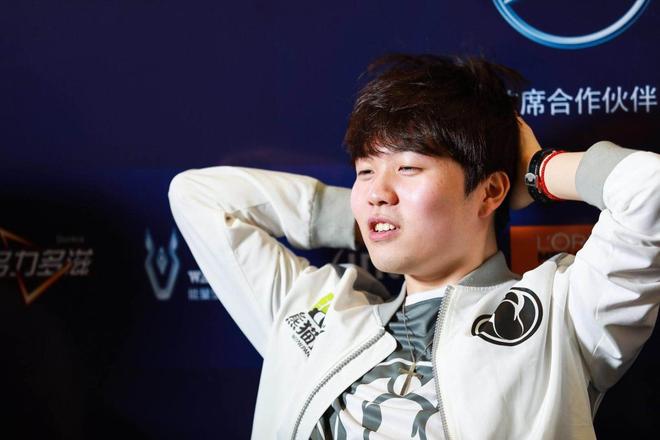 兰博电竞-包含Rookie爆冷击败公牛，回归赛场引爆全场！的词条