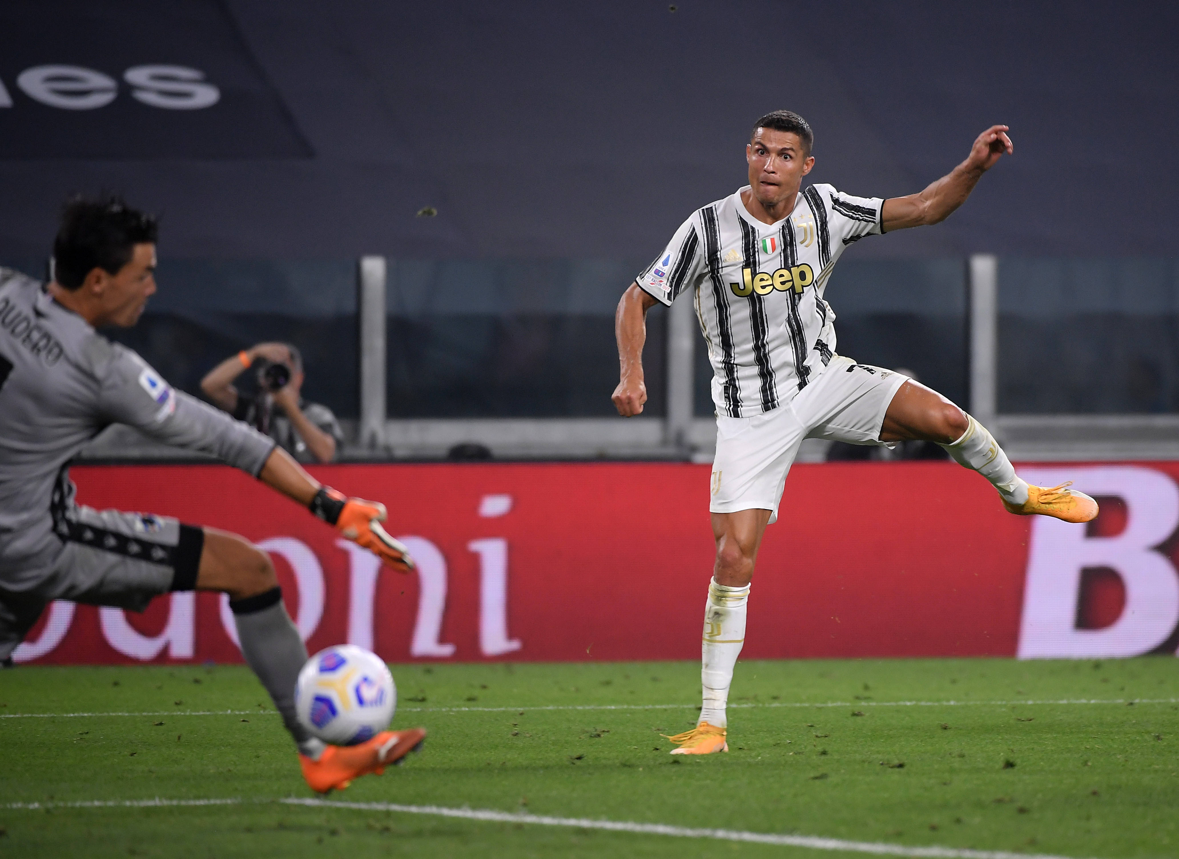 兰博竞技-C罗连续十场比赛得分超过高光表现，尤文图斯挑战极限！的简单介绍