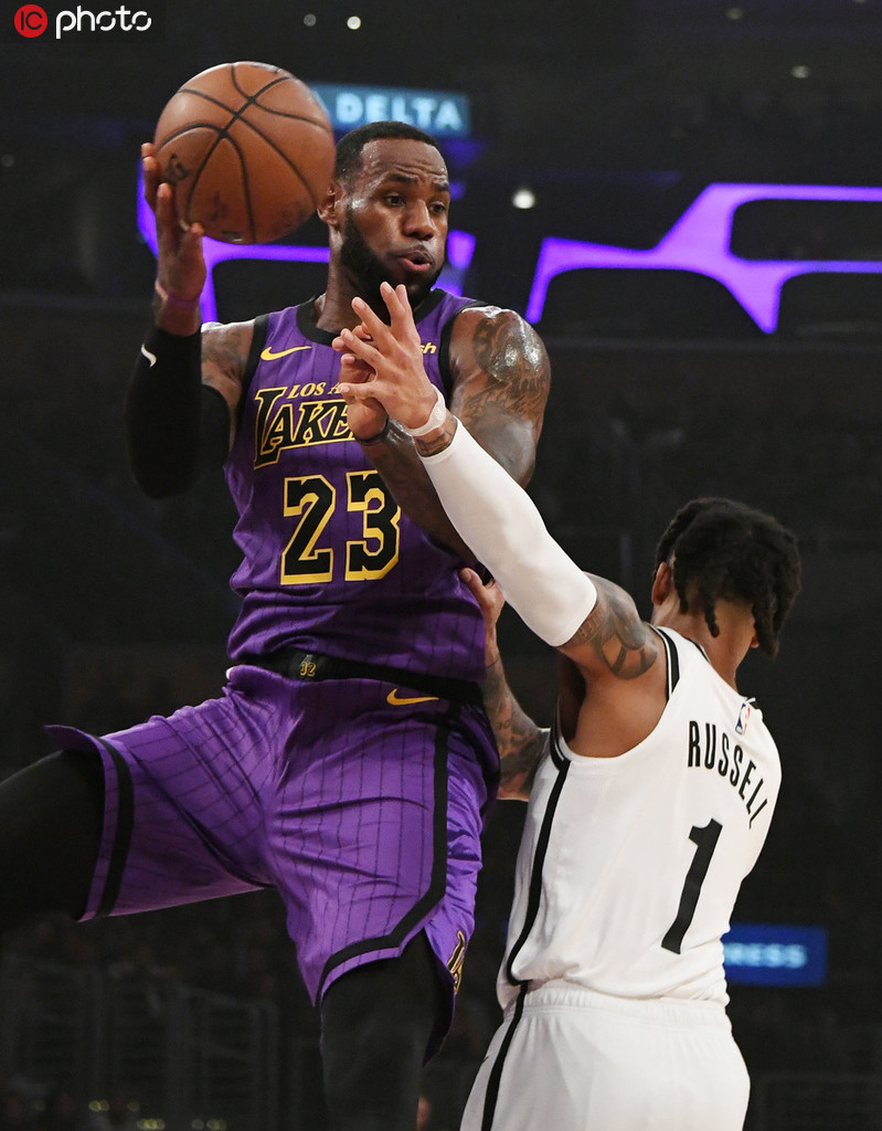 兰博电竞-包含詹姆斯回归赛场，高光表现首场状态亮眼，篮网观众沸腾！的词条